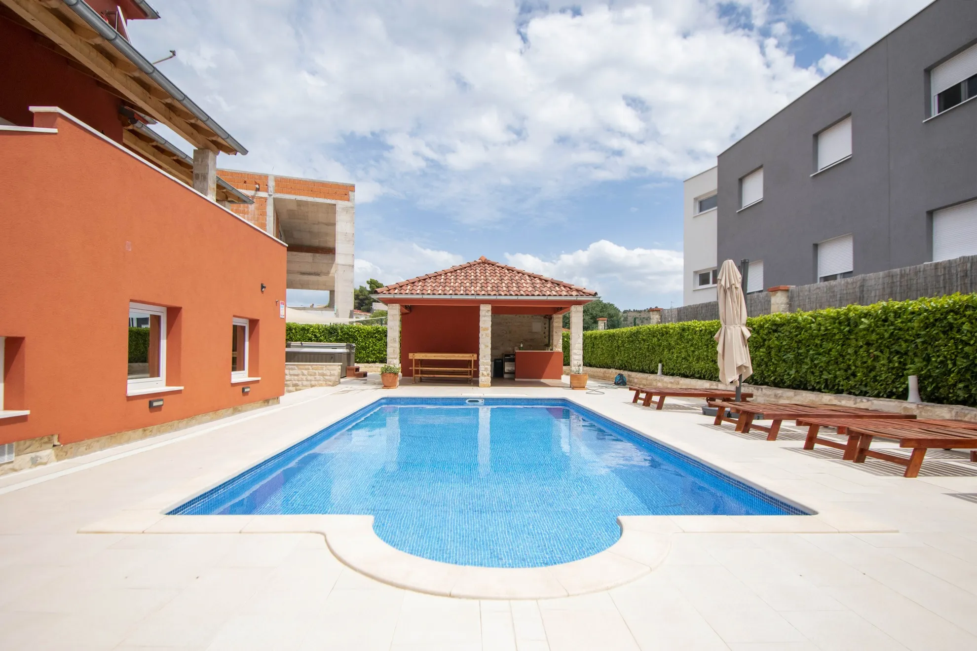 moderno opremljena vila s bazenom, 350 m2, žaborić - slika 10