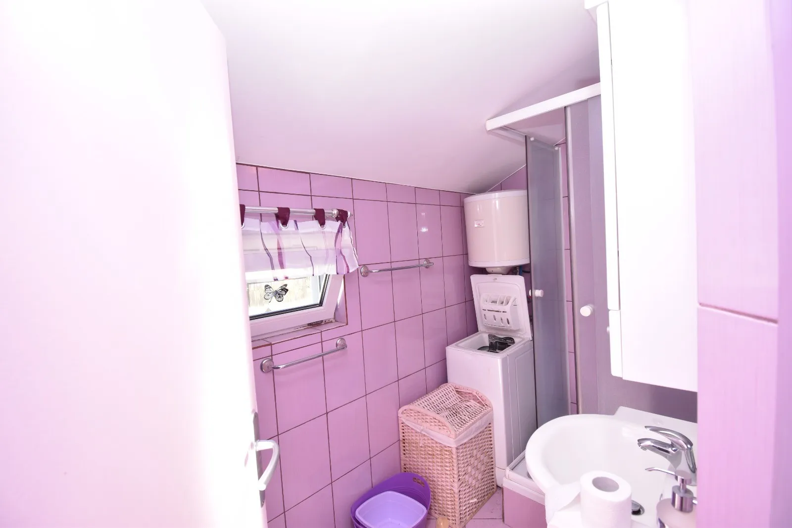useljiva kuća s 3 apartmana blizu mora, žaborić, 183 m2 - slika 15