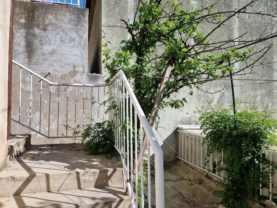 kuća s mnogo potencijala na odličnoj lokaciji u šibeniku - slika 5