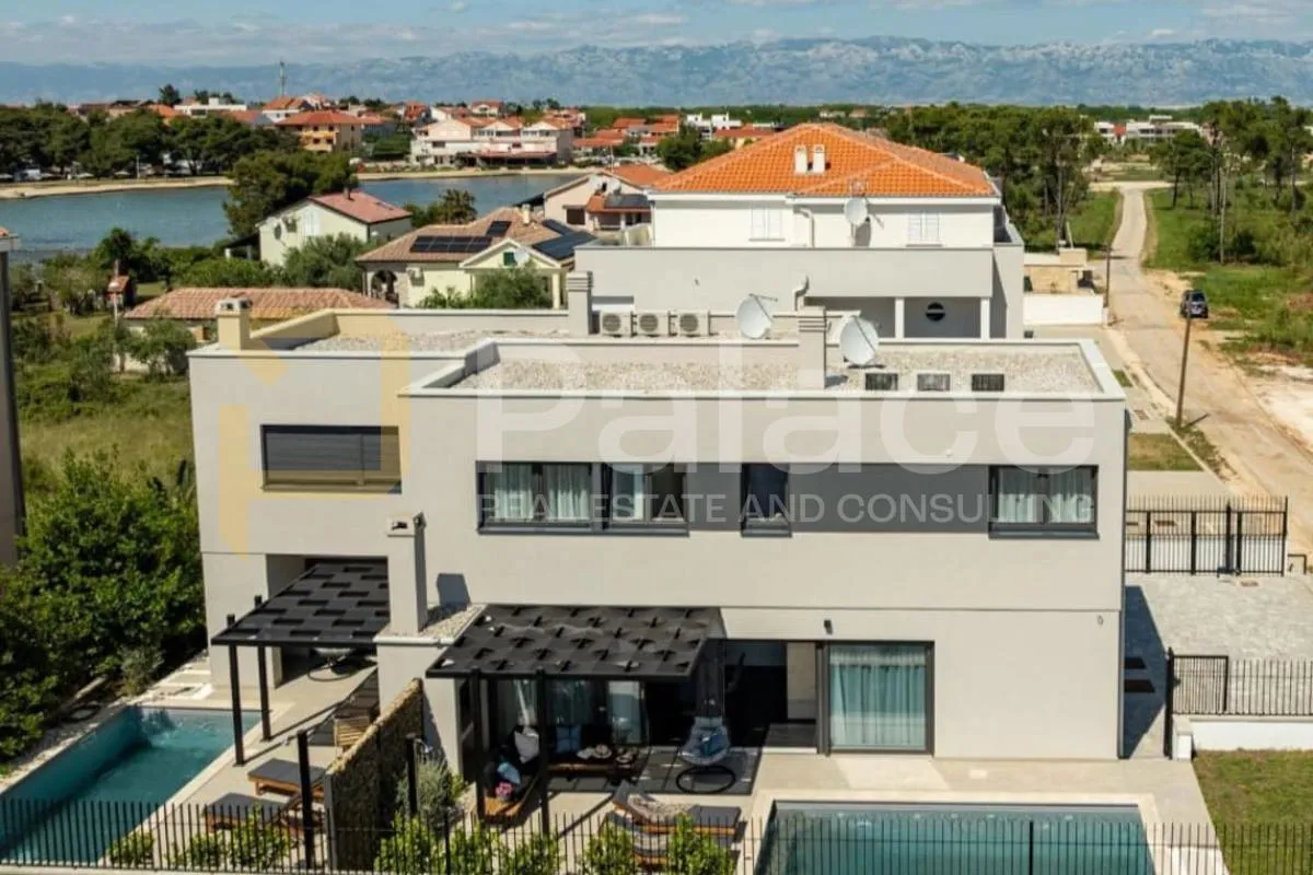 odmah useljiva dvojna villa 60 metara od mora - slika 4