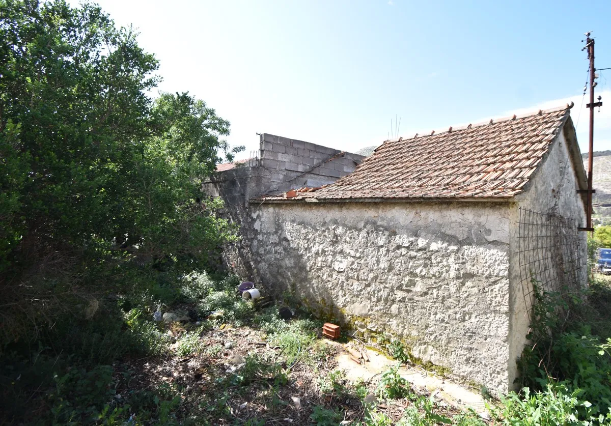 kuća za renovaciju 300 m od mora u grebaštici - slika 4