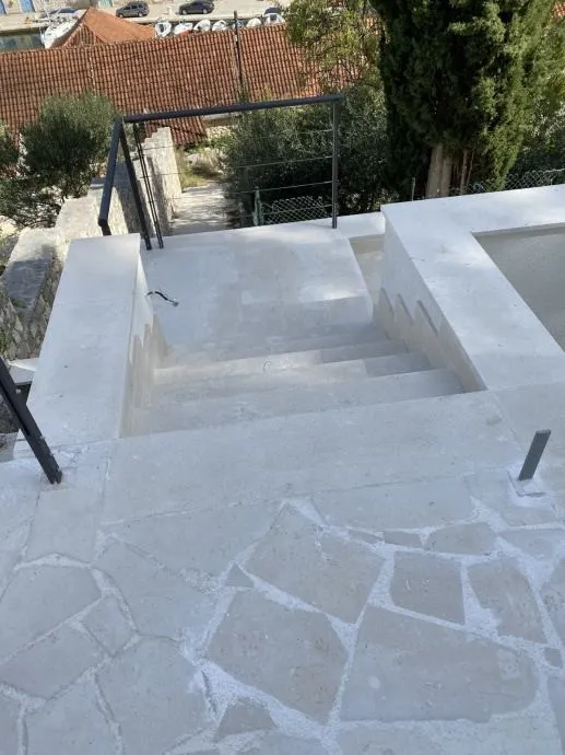 kuća od bračkog kamena 50m od mora, brač - slika 8