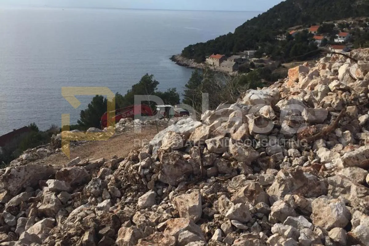 građevinsko zemljište na izuzetnoj lokaciji u uvali vela farska, brač - slika 9