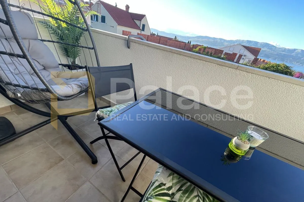novouređen stan u supetru – 2 sobe, balkon, parking, pogled na more - slika 18