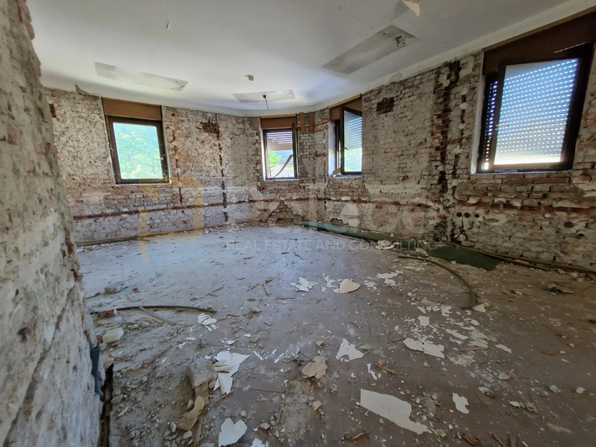 kuća za adaptaciju ili rušenje, strogi centar grada, 247 m2 - slika 9