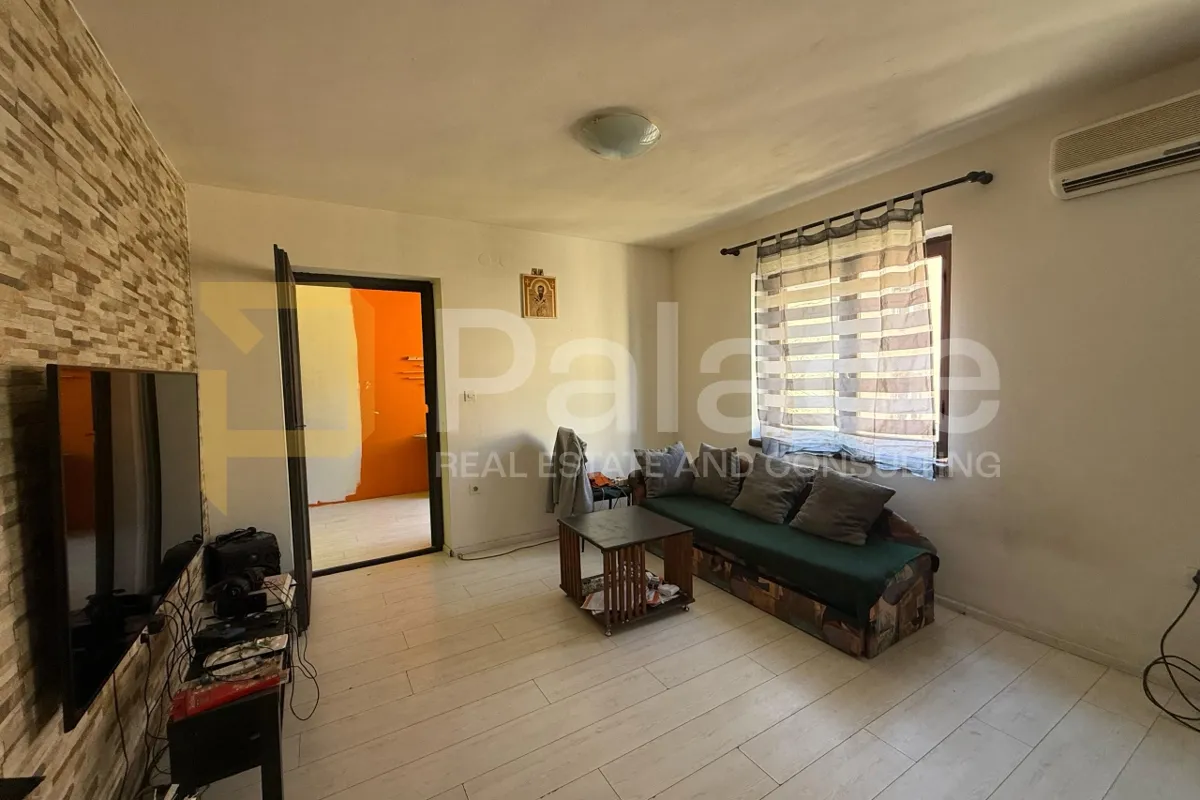 prostran stan u centru pule – 3 sobe, 82m², namješten - slika 2