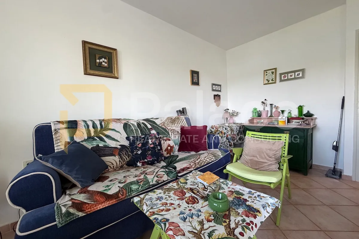 dvosoban stan na korak do mora, šparadići - slika 12