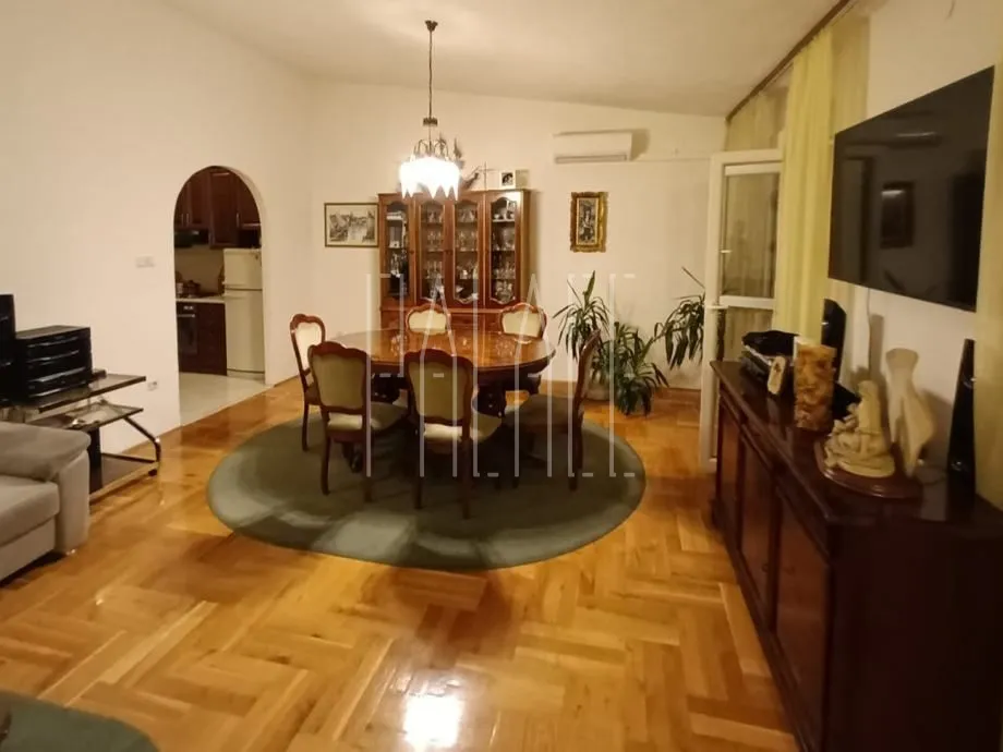 Komforan četverosoban stan: Split, 148.00 m²