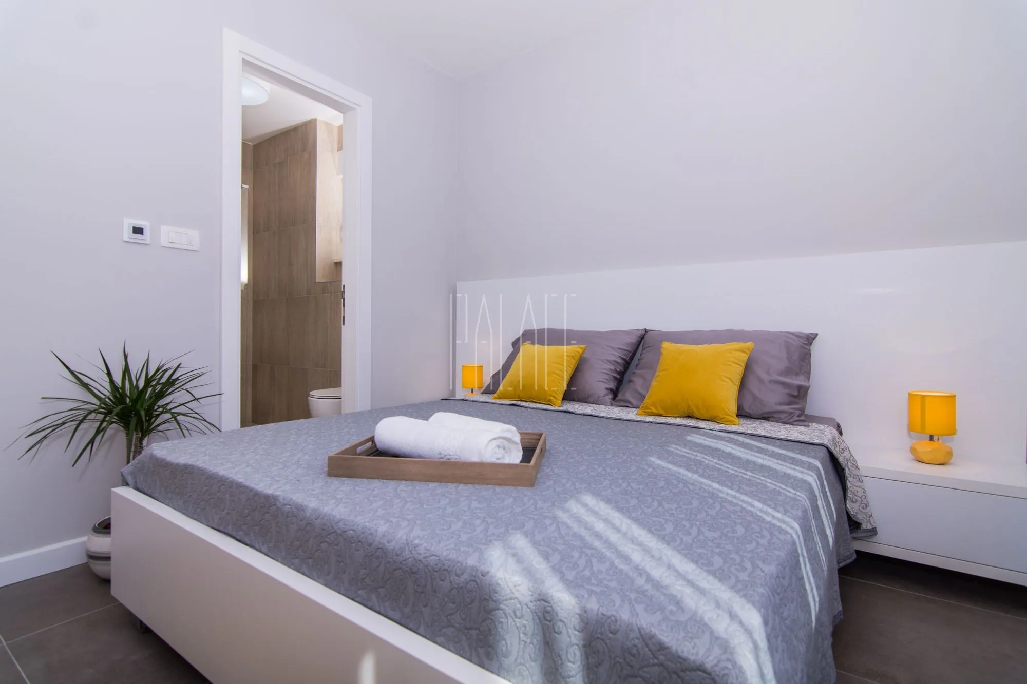dvije luksuzne vile, kaštel kambelovac - slika 7