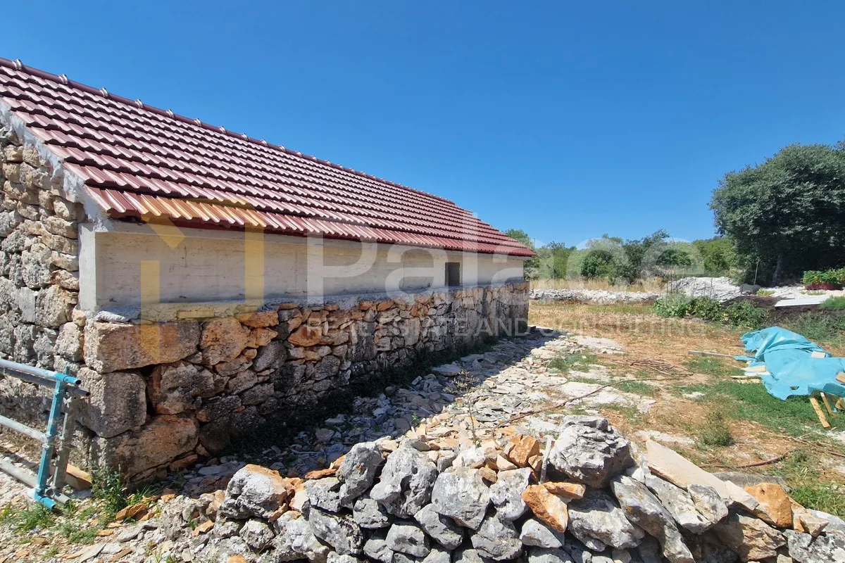 kamena kuća prizemnica sa velikim zemljištem, kruševo kod primoštena - slika 2