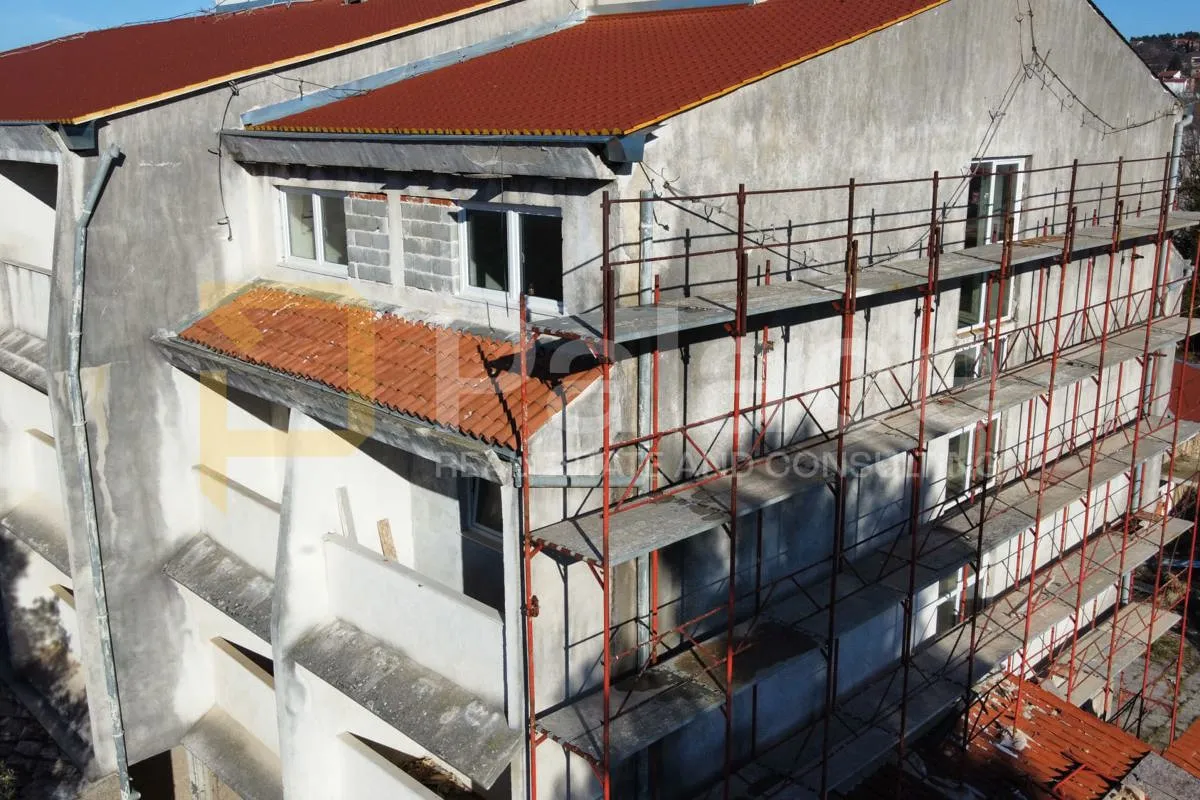 jedinstvena prilika: hotel za renovaciju u centru benkovca - slika 13