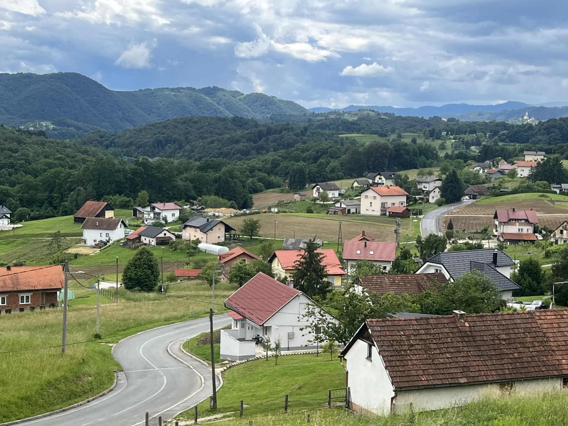 *prilika za investiciju*hum na sutli : stambeno - poslovni objekt - slika 2
