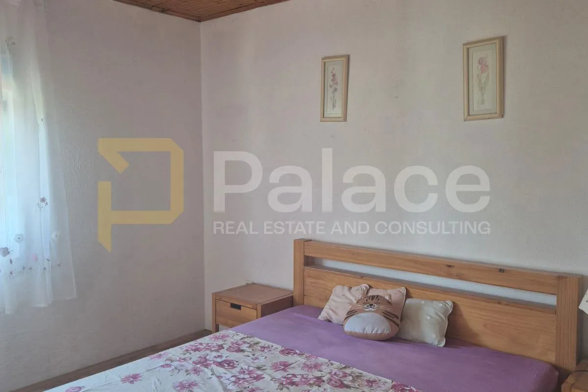 kuća 221 m² na dvije etaže + vrt 154 m² + stan 14 m² - slika 13