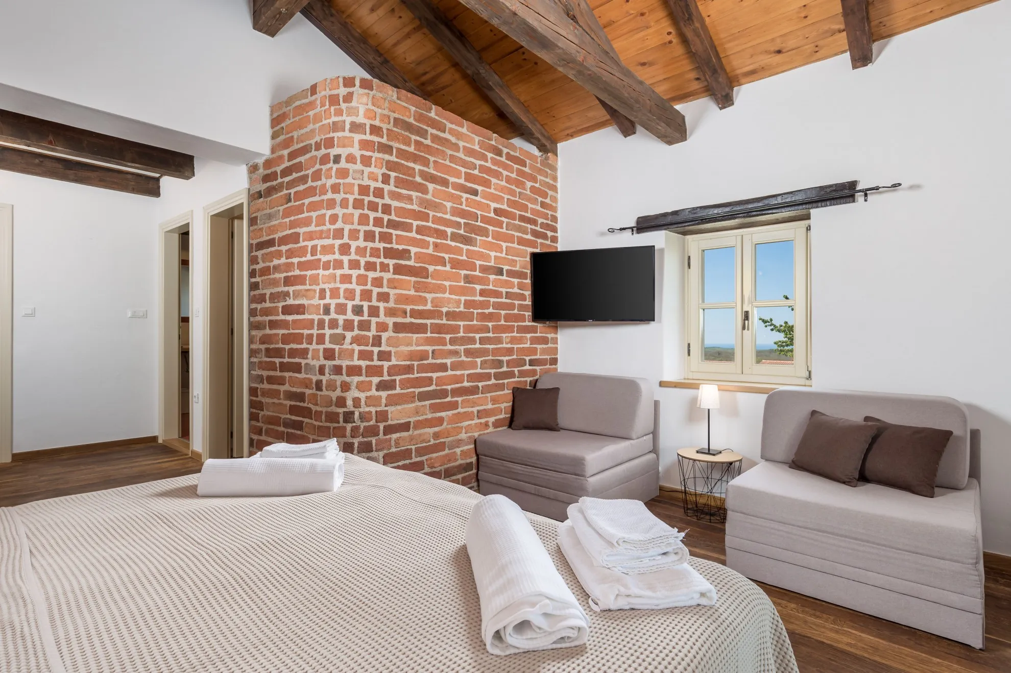 predivna kamena vila s bazenom u srcu istre, 300m2 + 700m2 okućnice - slika 19