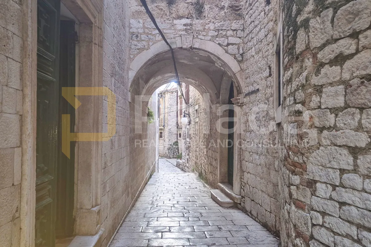 kamena kuća na 3 etaže u srcu staroga šibenika, kulturno dobro, 150 m2 - slika 19