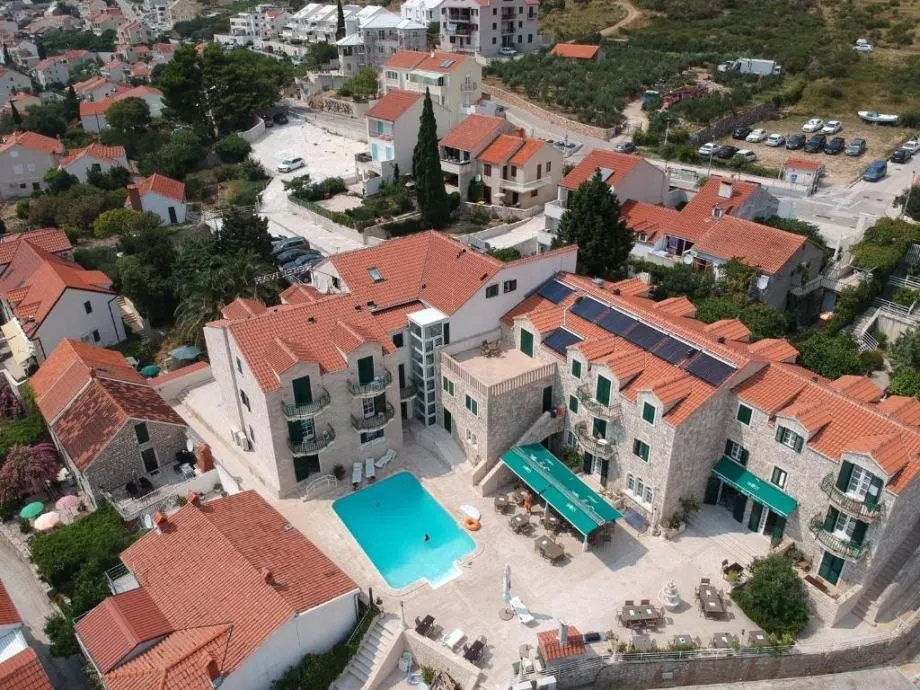 jedinstvena prilika: hotel u centru bola - slika 2