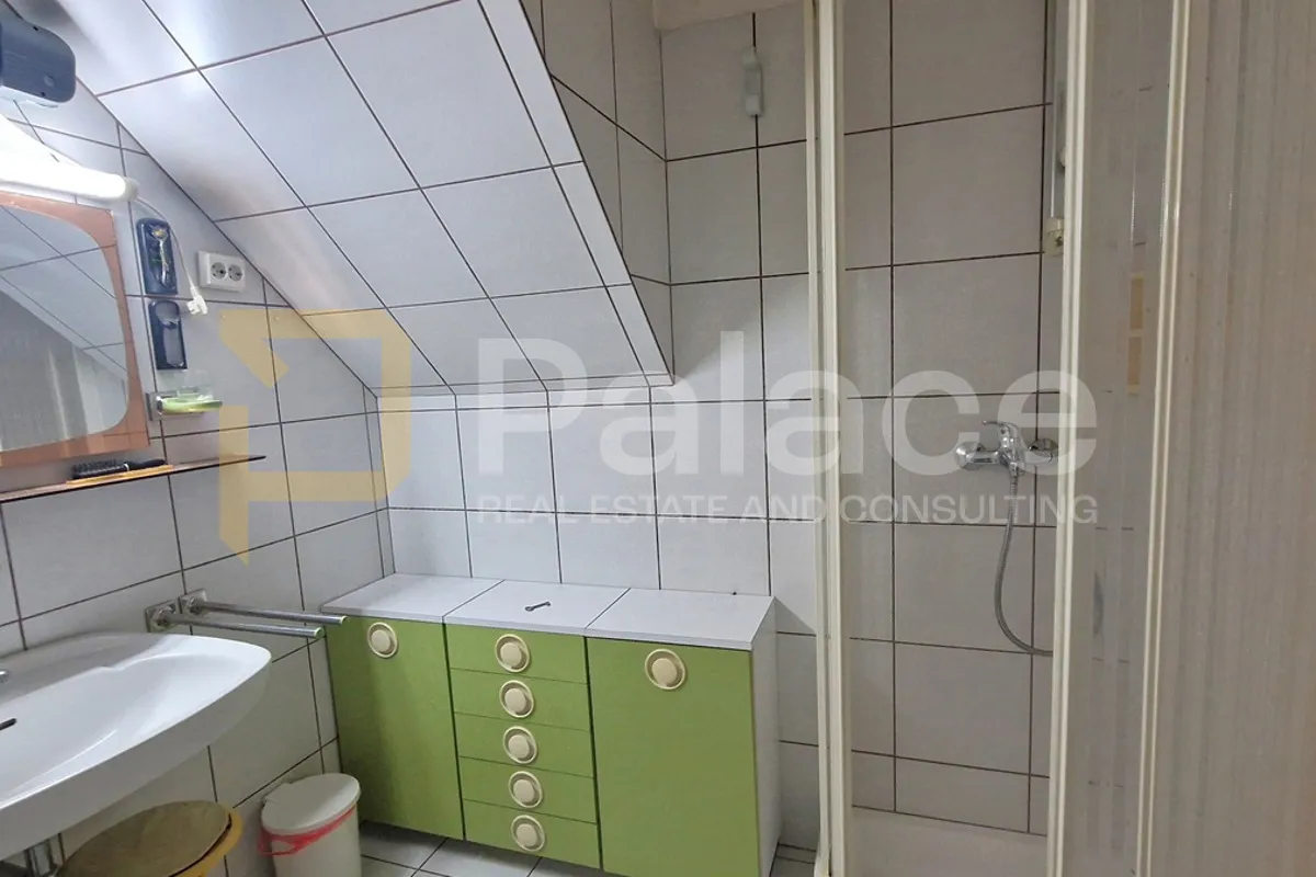 prilika: dvoetažan komforan stan u centru šibenika, 102 m2 - slika 13