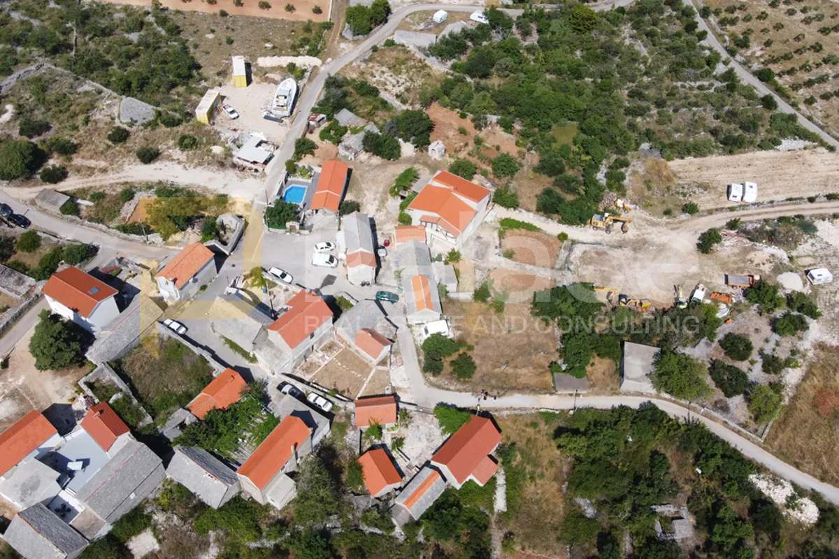 kamena kuća s pripadajućim građevinskim zemljištem - slika 6