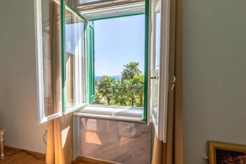 dvoetažni stan u urbanoj vili u centru grada, 200m od mora, opatija - slika 3