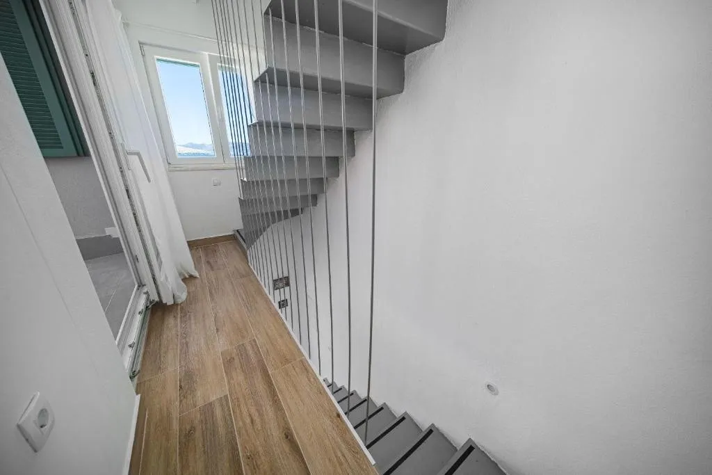 kuća 70m2, krapanj, prvi red do mora - slika 7
