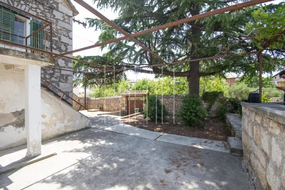 prekrasan povijesni ljetnikovac s perivojem u centru vodica, 180.00 m2 - slika 6