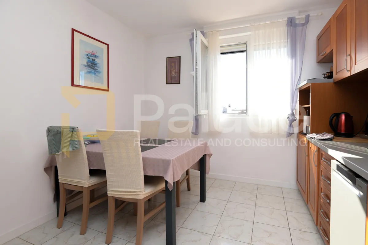 skladno uređen trosoban stan u zgradi, šibenik-krvavice 74,6 m2 - slika 8