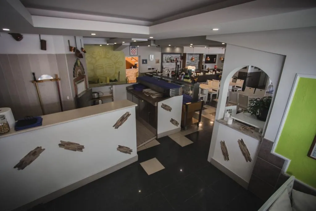 prodaje se hotel s restoranom u vukovaru - slika 13