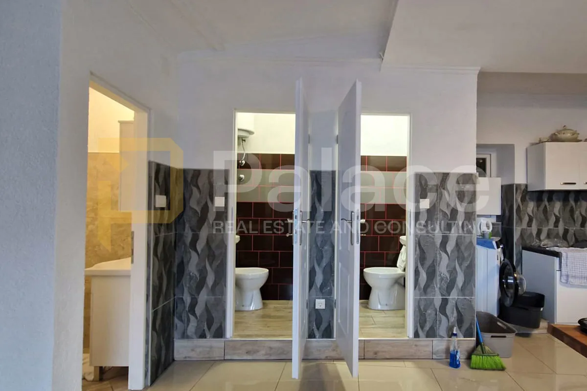 kuća s tri stana i velikom krovnom terasom - sveti kuzam, 181,08 m² - slika 23