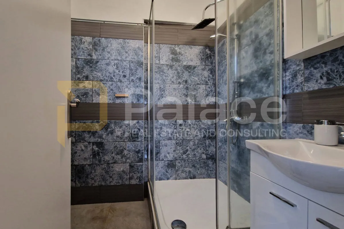 kuća s tri stana i velikom krovnom terasom - sveti kuzam, 181,08 m² - slika 10