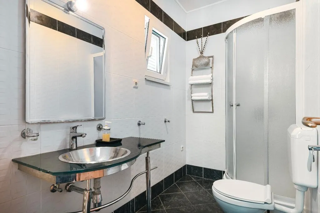 predivna kuća sa bazenom, lozovac, 320 m2 - slika 9