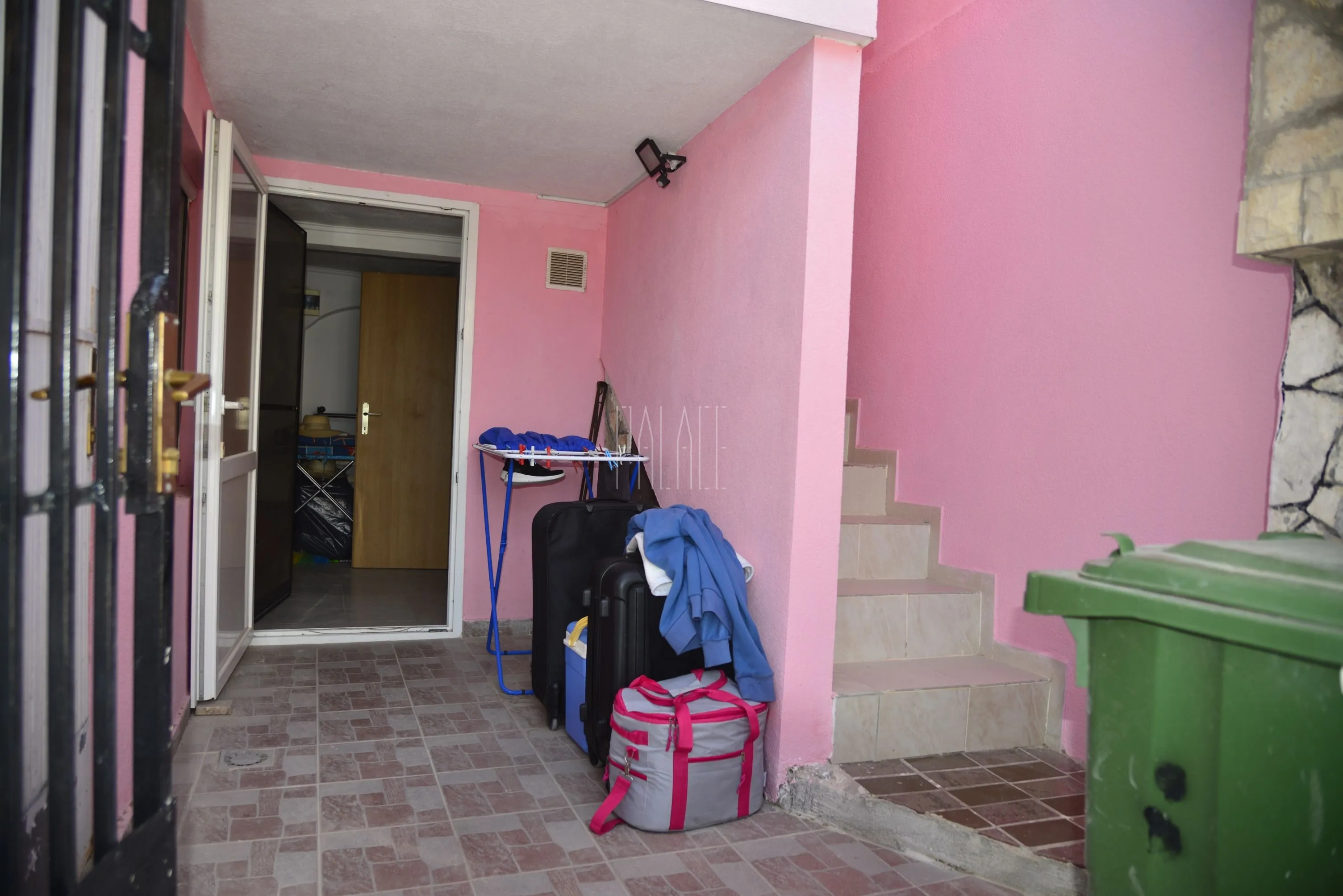 povoljno: kuća s 2 apartmana blizu mora, gornji karin, 126.00 m2 - slika 4