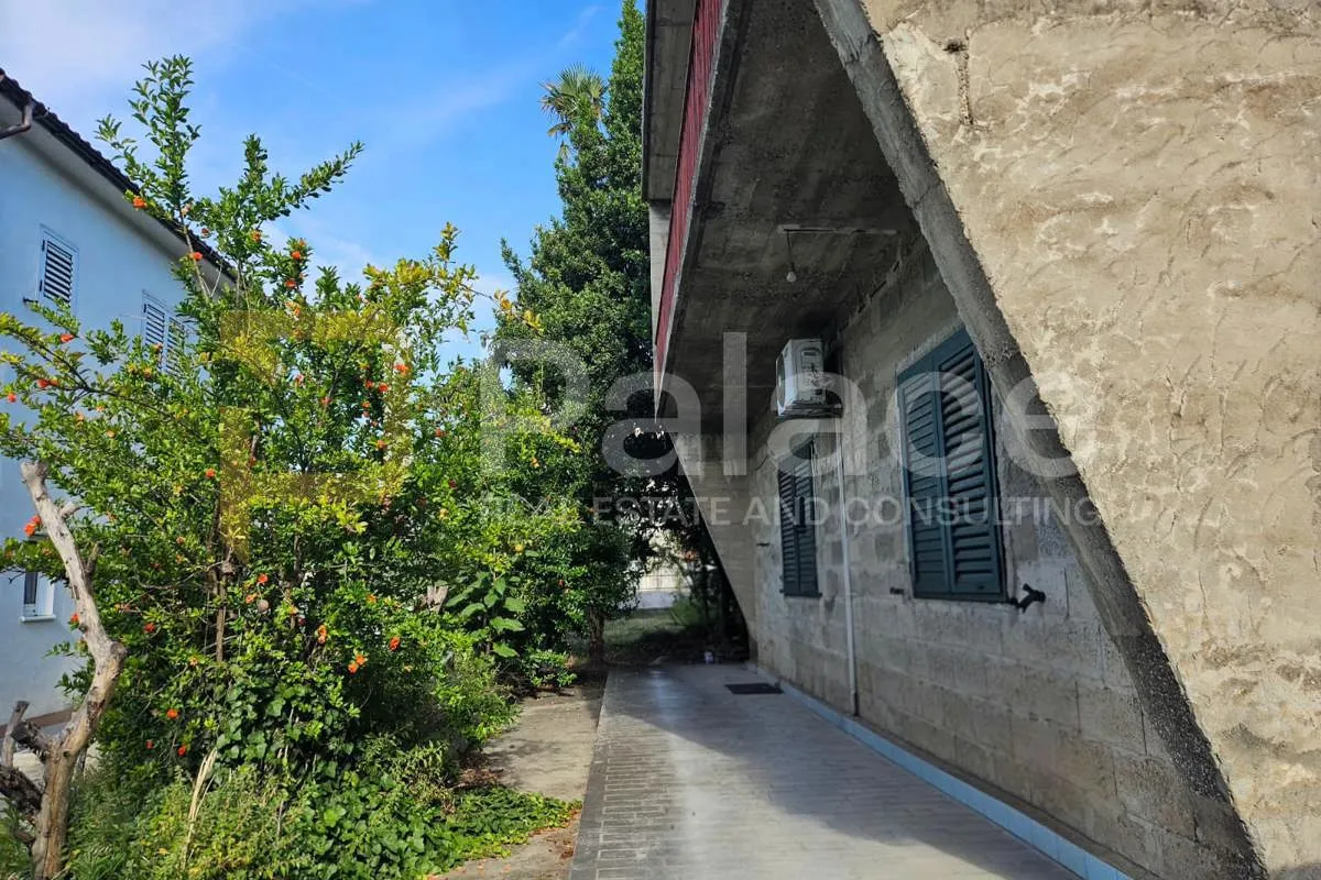 kaštela, dvoetažna kuća za renovaciju, blizina mora - slika 3