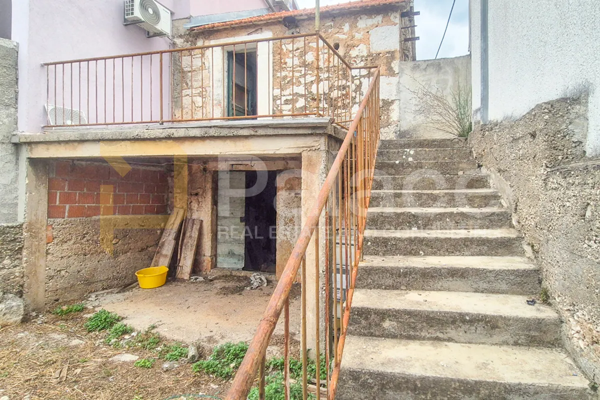 povoljno: dvije kamene kuće s velikim dvorištem, bilice 90 m2 - slika 3