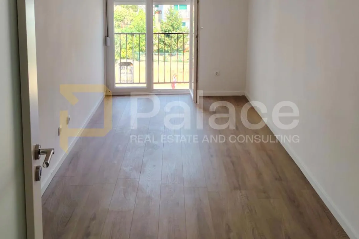 na prodaju renovirani stan u stambenoj zgradi u drnišu,39m2 - slika 2