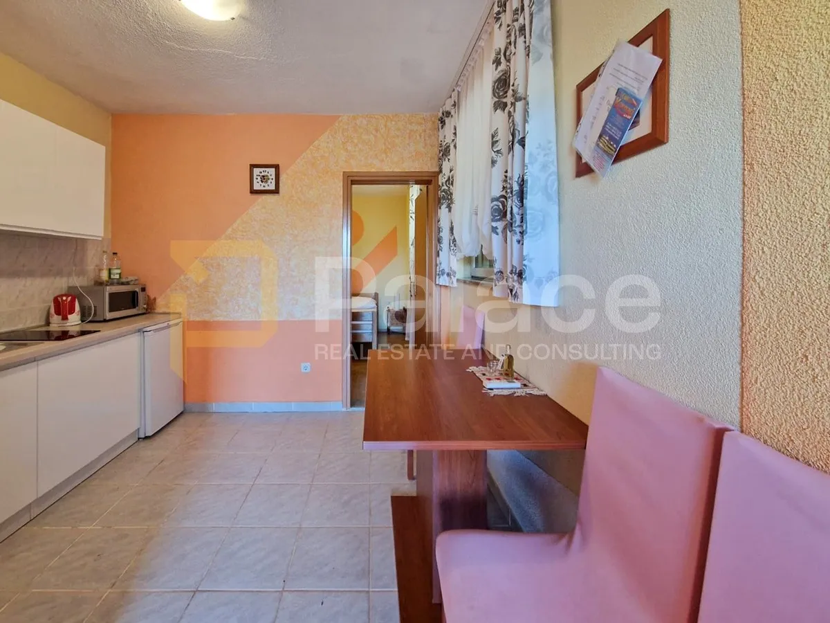 kuća sa 5 apartmana i prekrasnim vrtom - slika 3