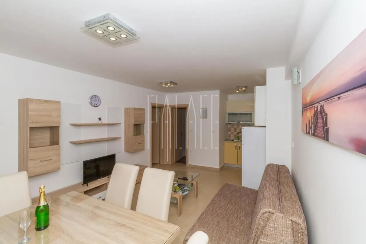 novouređena vila s 5 apartmana u centru vodica, 333.00 m2 - slika 7