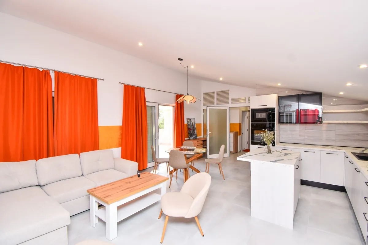 super ponuda: nova kuća s 2 stana i bazenom, vodice, čista mala, 245m2 - slika 28