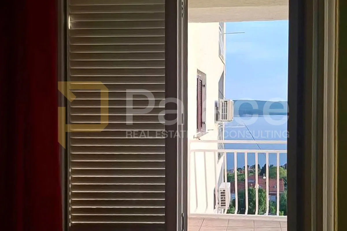 renoviran stan u dramlju s terasom i pogledom na more, 40m2 - slika 4
