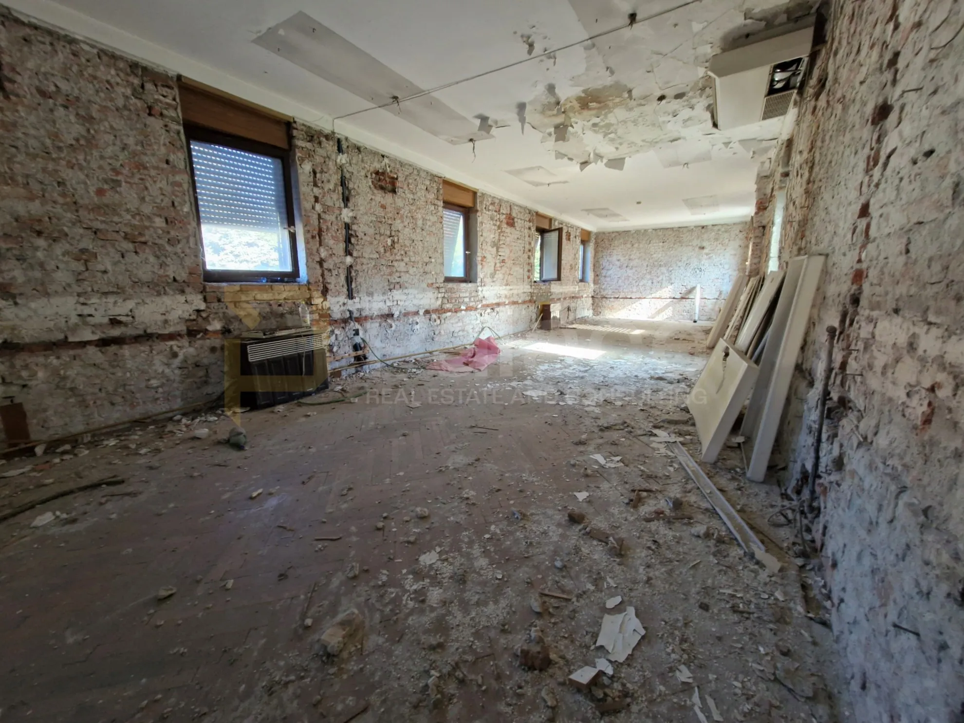 kuća za adaptaciju ili rušenje, strogi centar grada, 247 m2 - slika 8