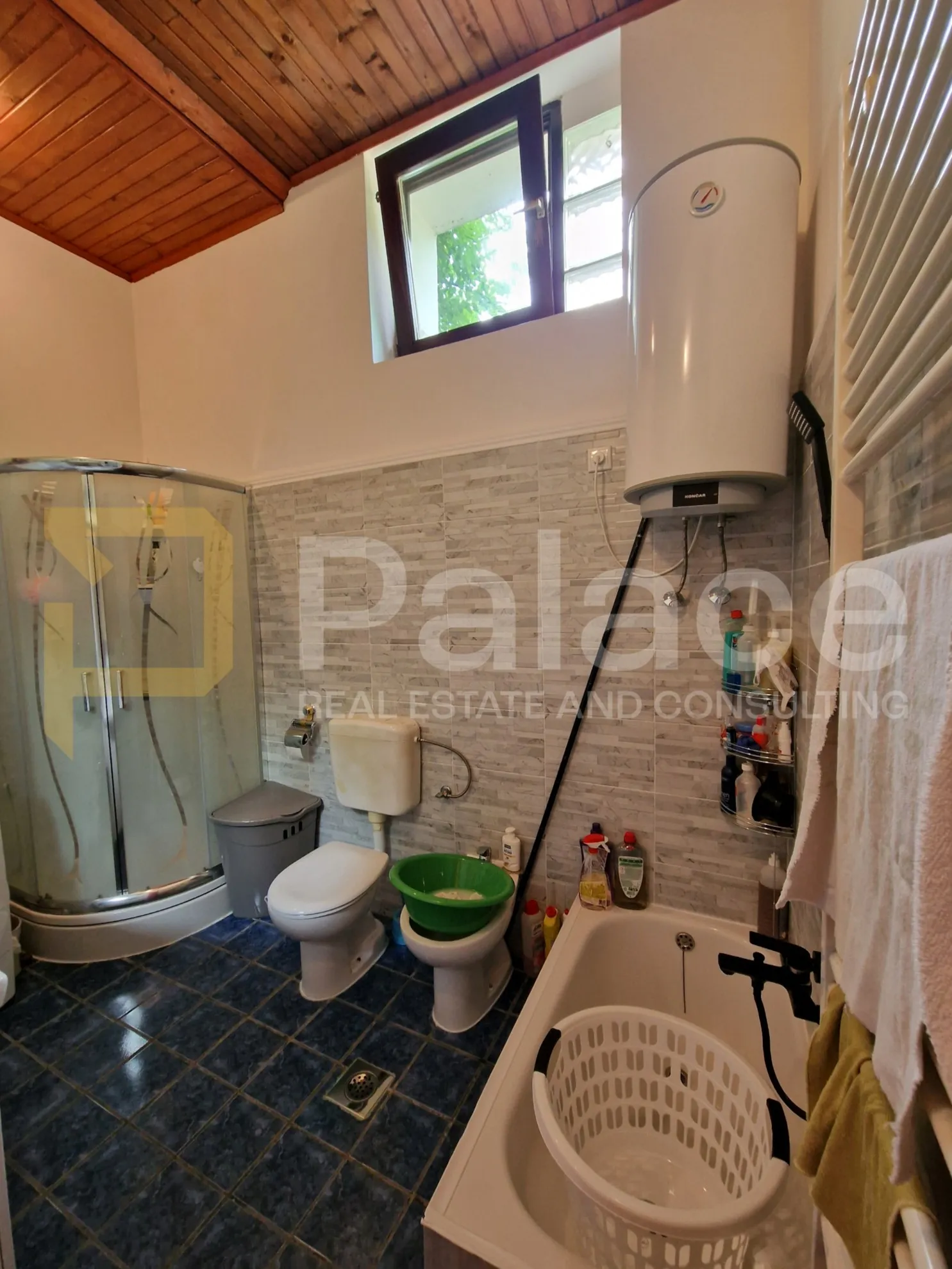 dvorišni stan s garažom i dodatnim stambenim prostorom, 150m2, centar - slika 5