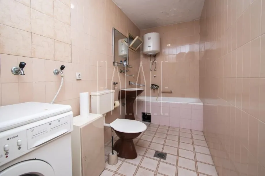 prekrasan povijesni ljetnikovac s perivojem u centru vodica, 180.00 m2 - slika 2