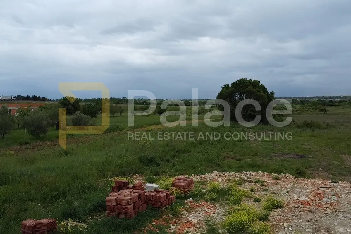 ZEMUNIK DONJI : Građevinsko zemljište 600 m2