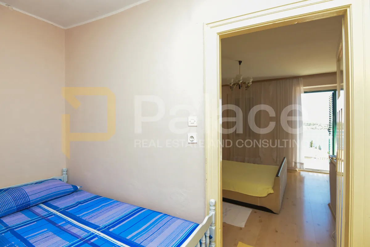 dvosoban stan u gradu sa predivnim pogledom na šibenski kanal, 63 m2 - slika 18