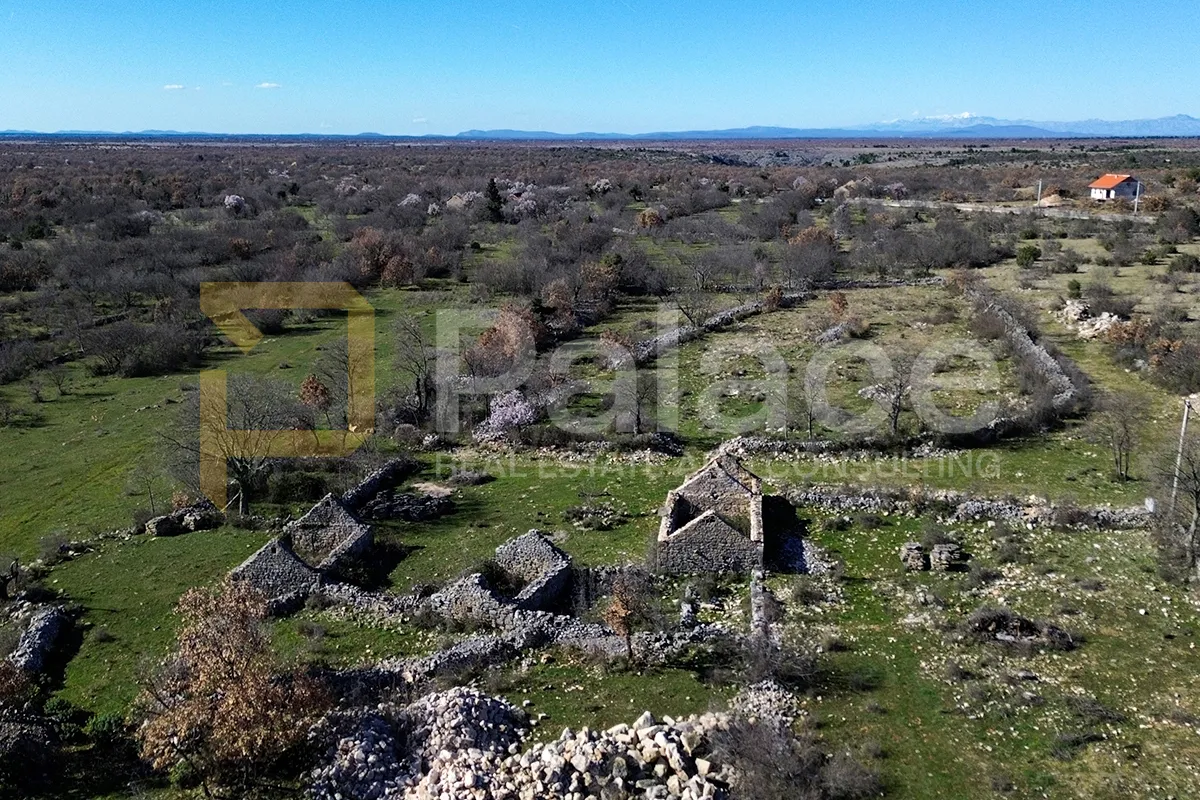 Autentični dalmatinski zaselak, u blizini NP Krka - Žitnić, Drniš