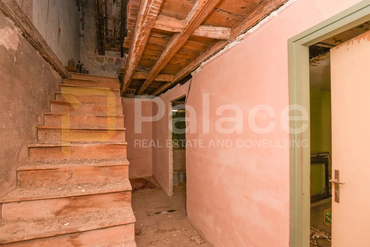 kamena kuća za renovaciju s poslovnim prostorom i parkingom, 120 m2 - slika 8