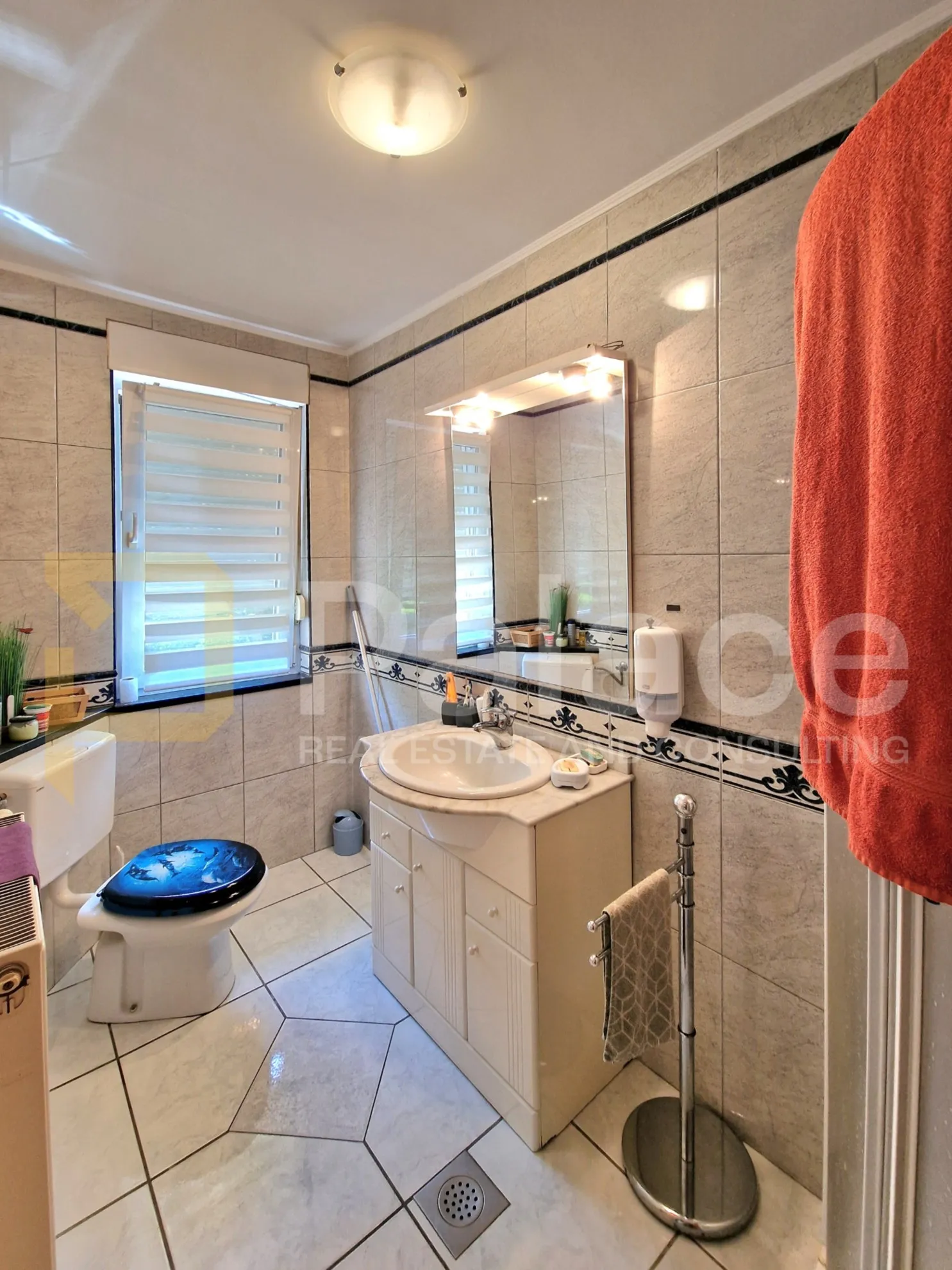 luksuzna samostojeća kuća s bazenom, 216,30 m2, jug 2 - slika 14