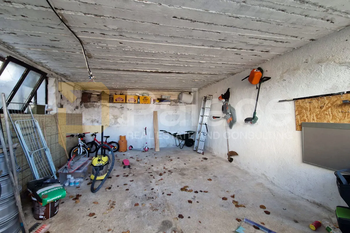 obiteljska kuća s tri etaže i velikom okućnicom, centar viškova, 238m2 - slika 22