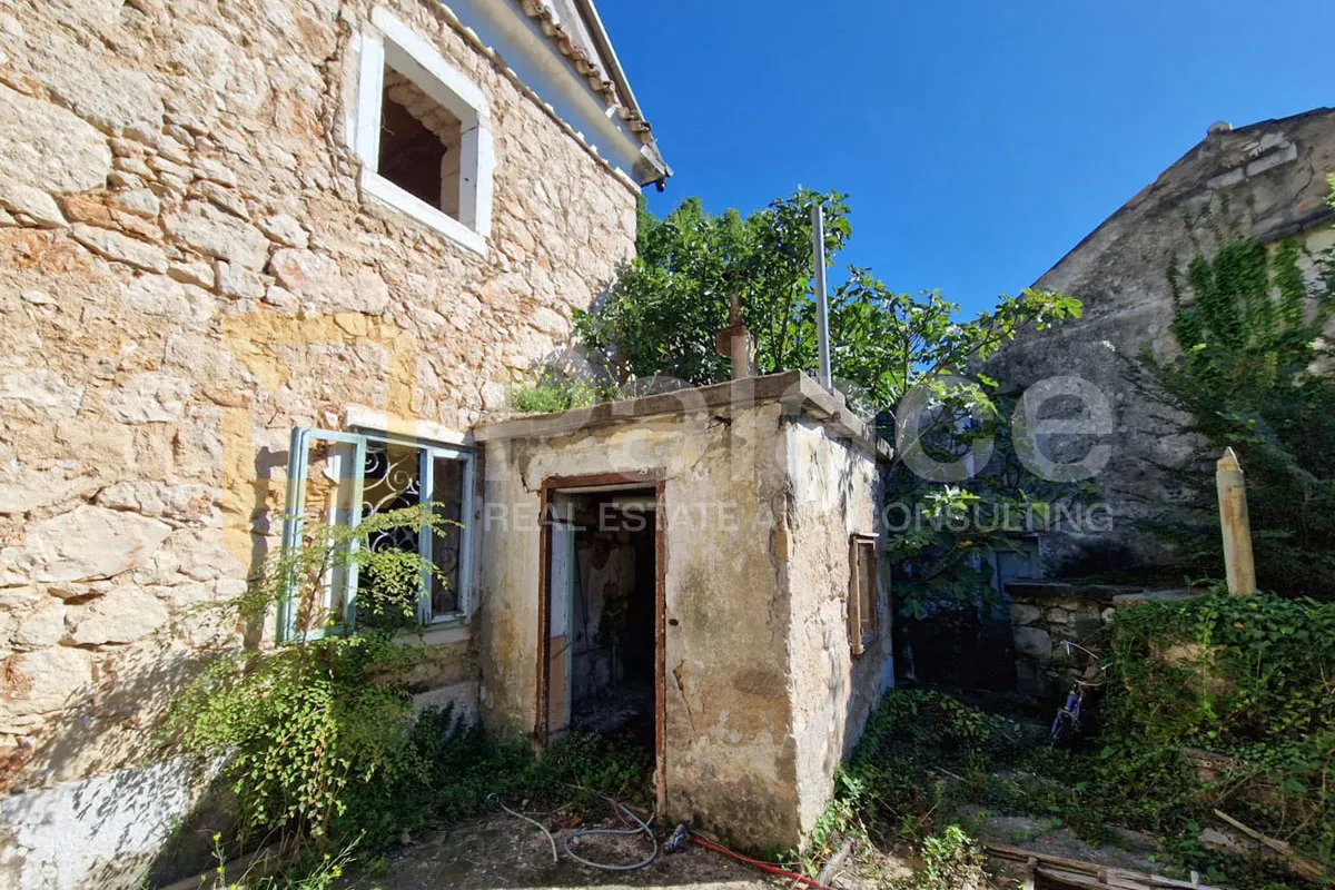 predivna kamena kuća s okućnicom i pogledom, križišće, 250 m² - slika 4