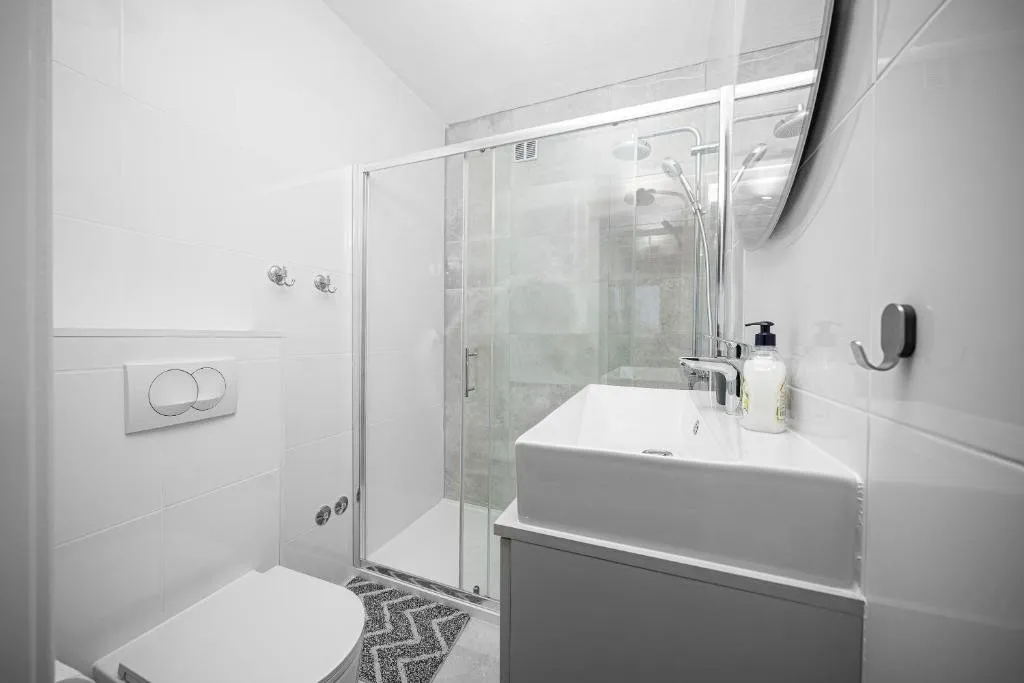 kuća 70m2, krapanj, prvi red do mora - slika 8
