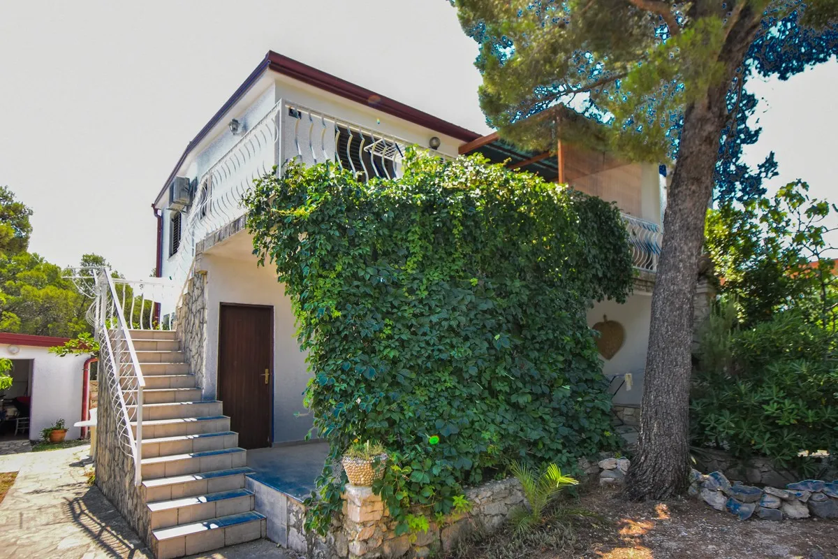 kuća sa dva stana i bazenom, pirovac, 100 m2 - slika 10
